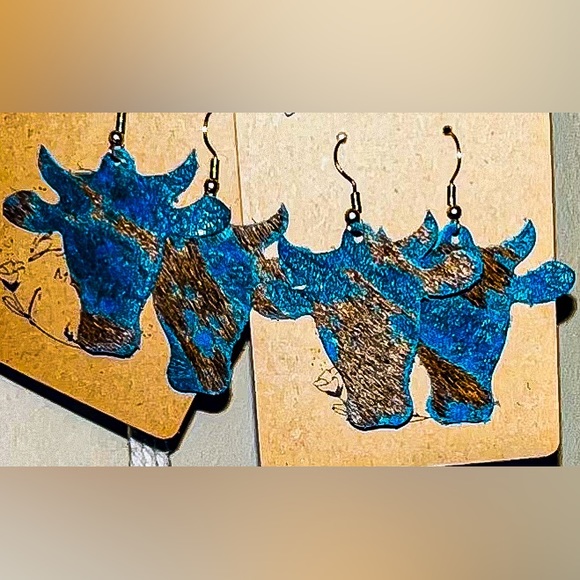 Bessie the bill cowhide earrings - Picture 2 of 4